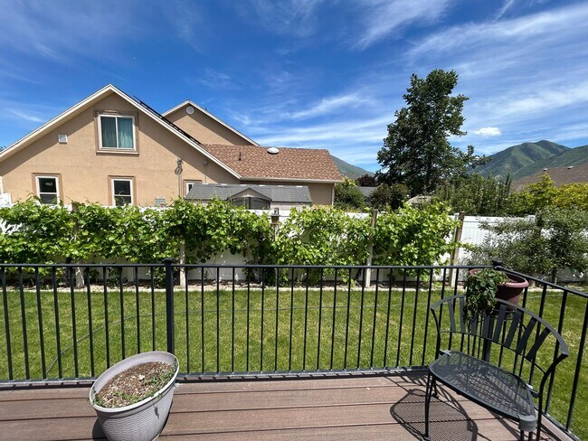 Building Photo - 3 Bedroom 2.5 Bathroom Upstairs Unit in Spanish Fork!