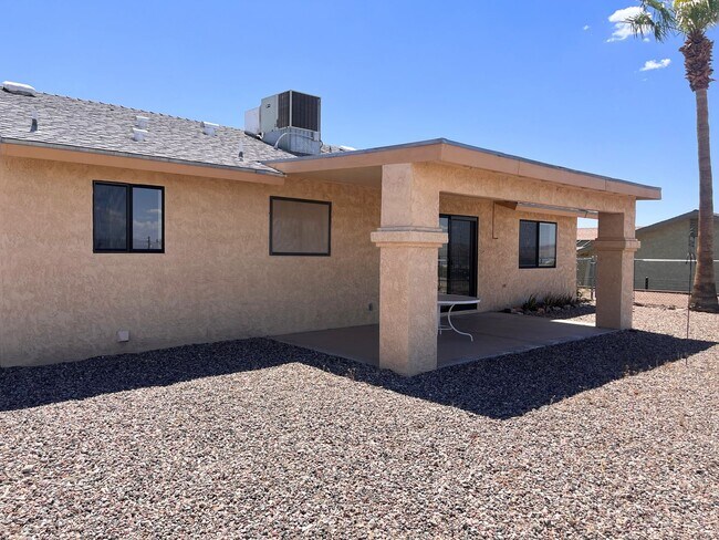 Building Photo - Lake views, lake views, lake views! Longte...