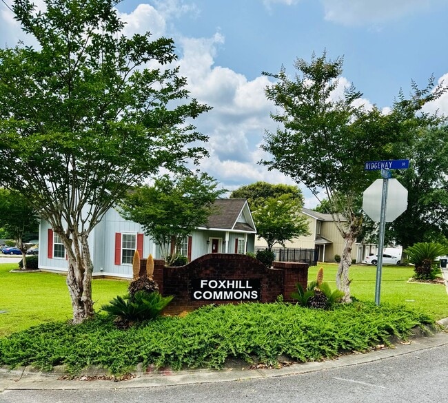 Building Photo - Available NOW- 113 Commons-Move in Special 1/2 off the first month rent with 12-month Lease