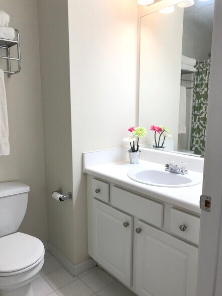 Building Photo - 1151 Village Ct SE