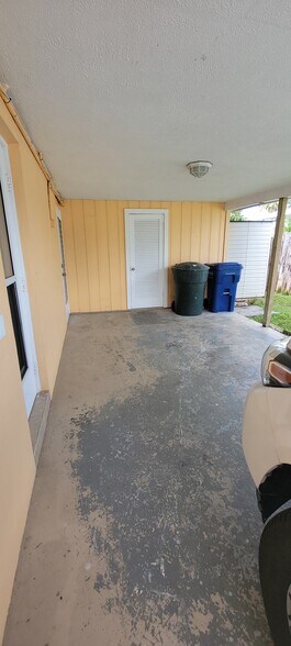 Building Photo - 571 Trade Winds Dr