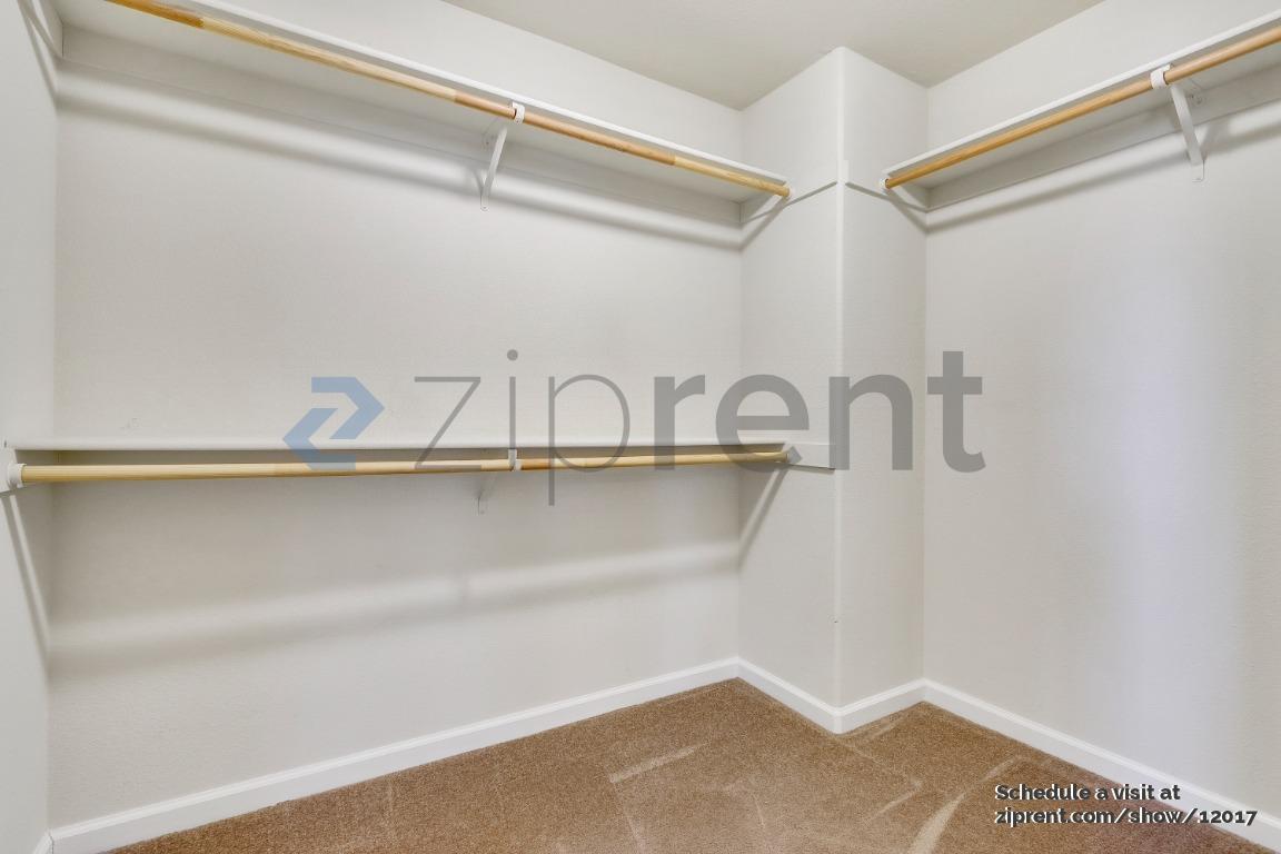 Building Photo - Unit