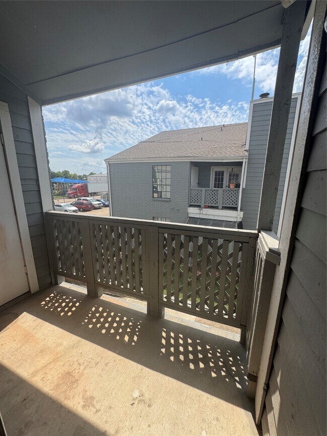 Building Photo - 12500 Sandpiper Dr