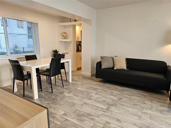 Building Photo - 622 15th St