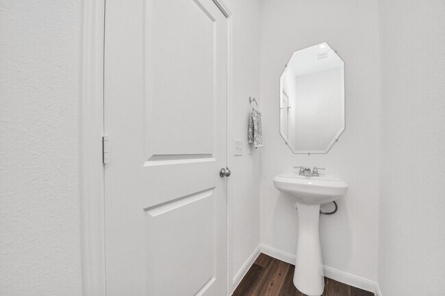 Building Photo - 25927 Chicory Dr