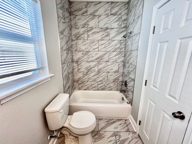 Building Photo - Gorgeous 4 bedroom 3 bath new construction...