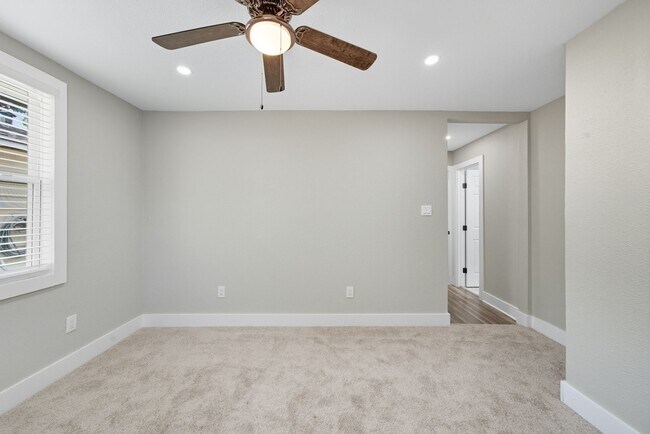 Building Photo - 507 E Dumble St