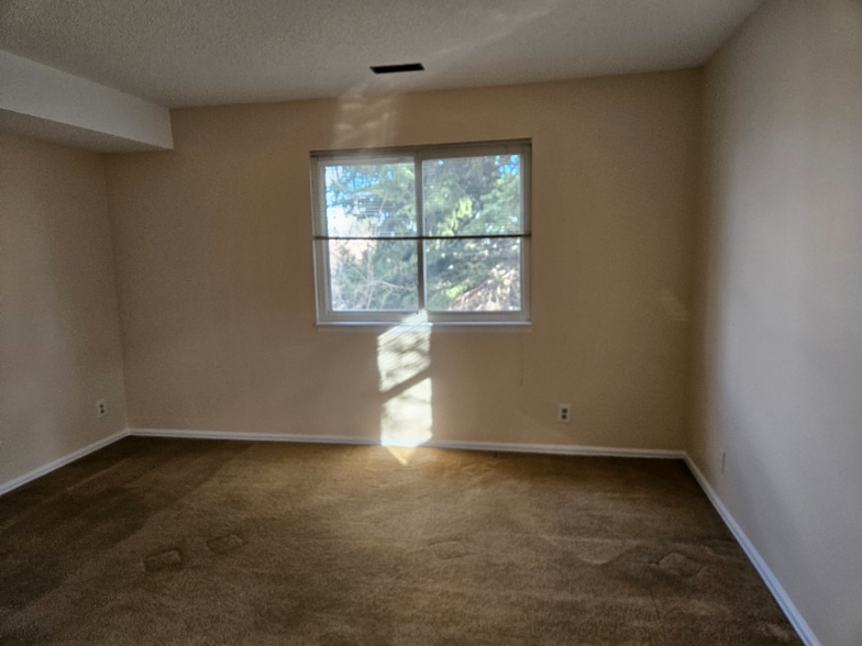 Building Photo - 912 Tenderfoot Hill Rd