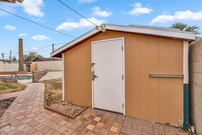 Building Photo - 1113 Walnut Dr
