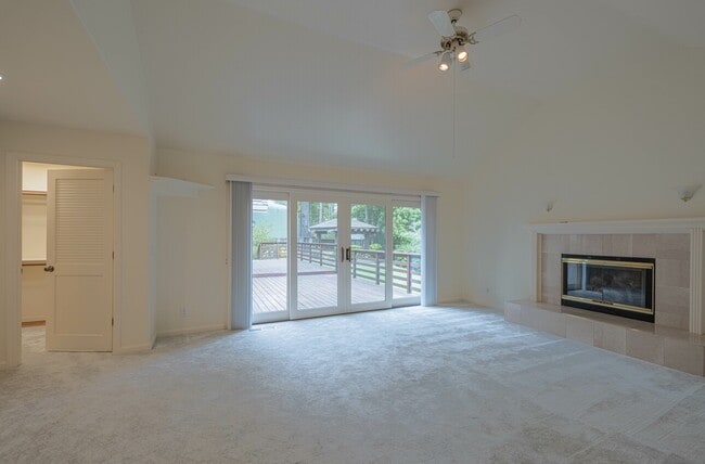 Building Photo - 4055 Sunset Ln
