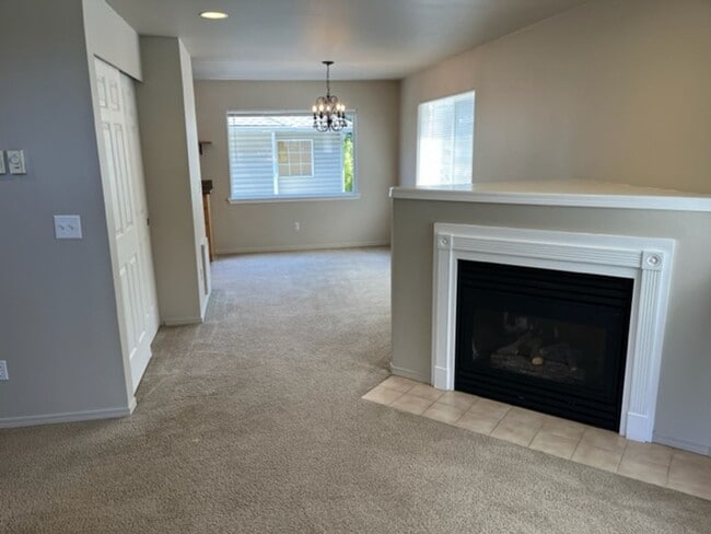 Building Photo - Greenwood Townhome