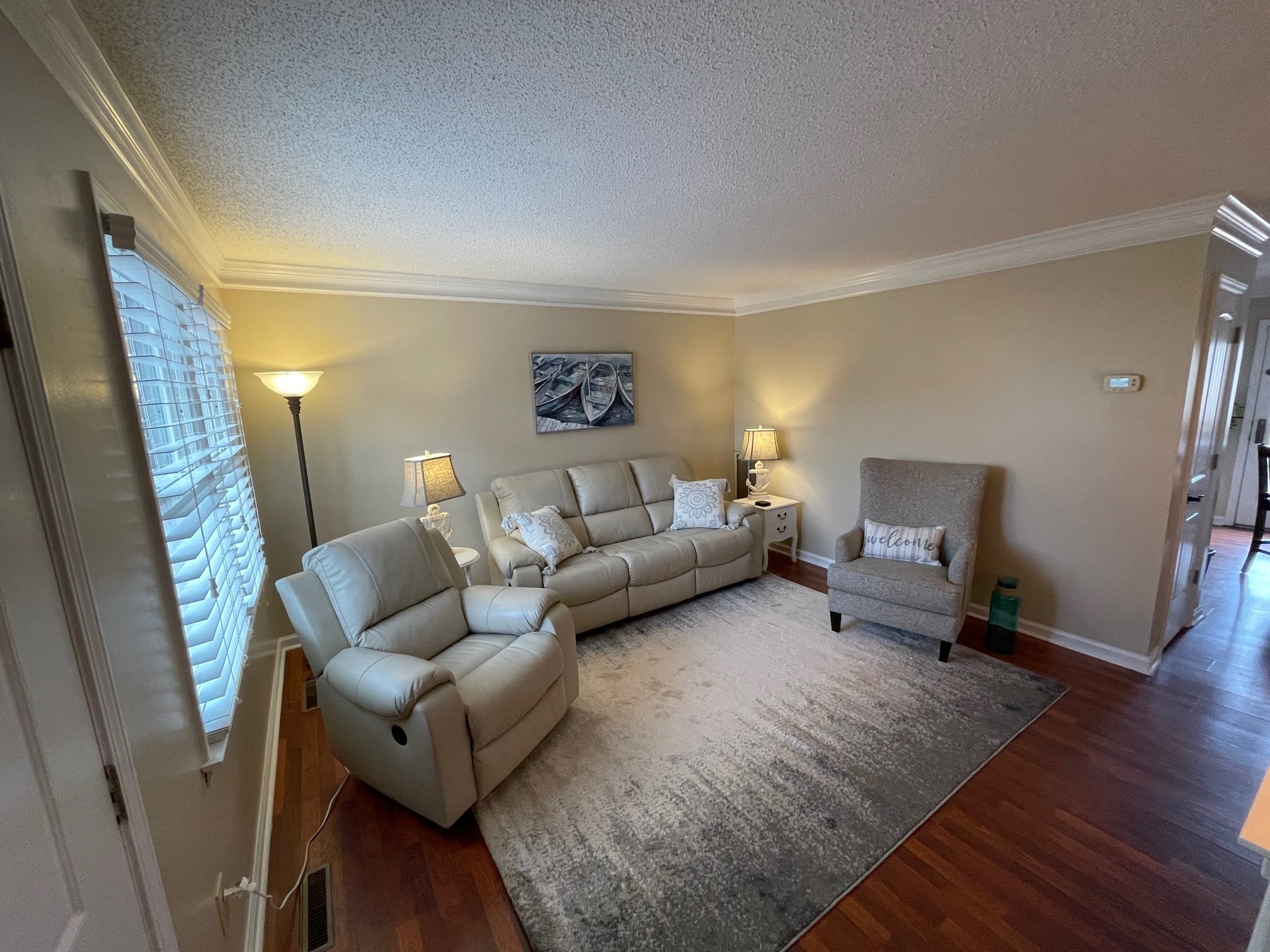 Building Photo - 348 River Rd