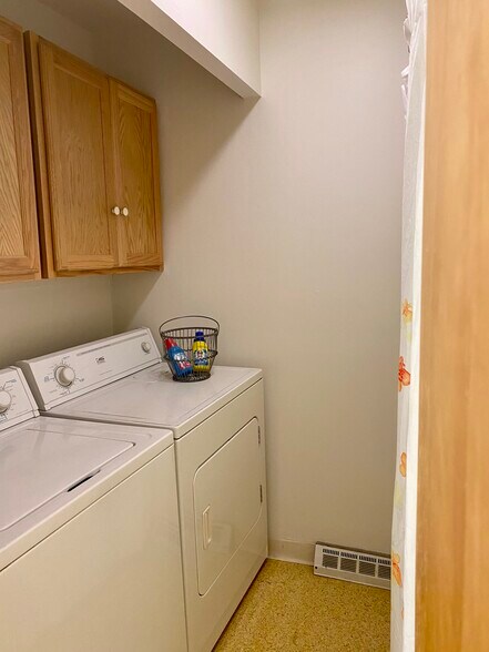 Building Photo - 142 Burleigh Dr