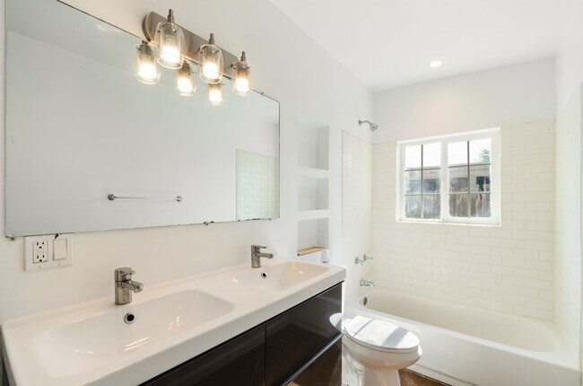 Building Photo - Waverly