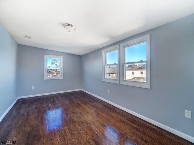 Building Photo - 156 Crystal St