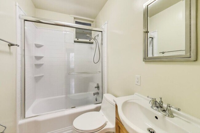 Building Photo - 528 Ashbury St