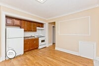 Building Photo - Beautiful Berwyn Apartment on Gunderson and 23rd!