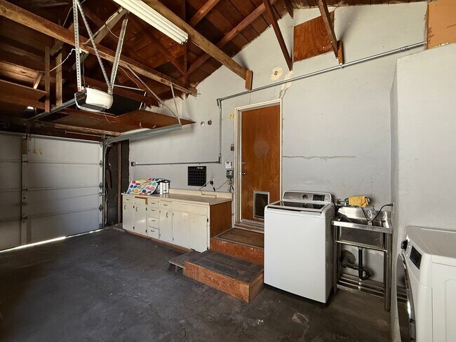 Building Photo - 5805 20th Ave