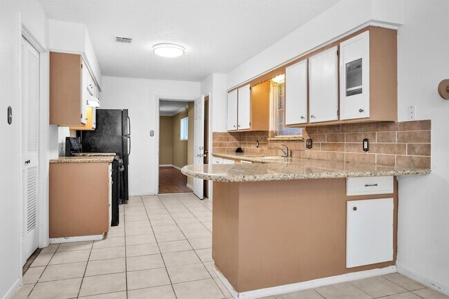 Building Photo - 23918 Spring Gum Dr