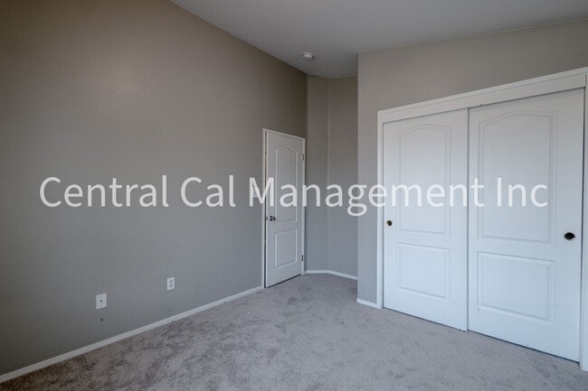 Building Photo - 4 Bedroom/2 Bath Home in the Southwest - $2495 per month!