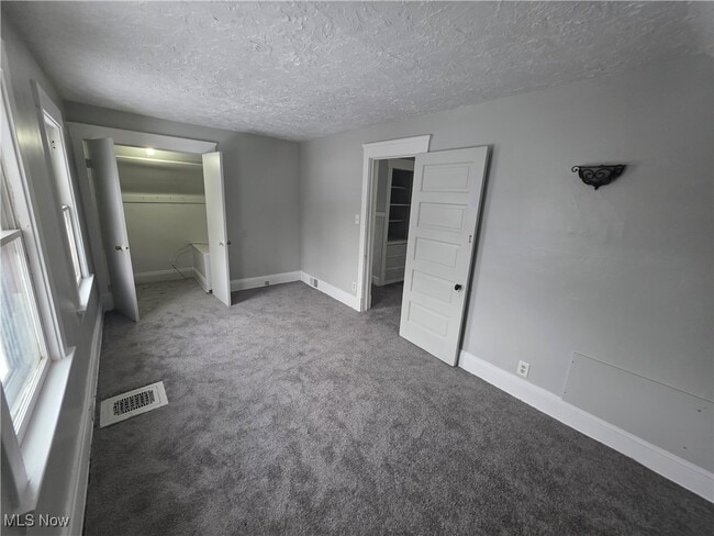 Building Photo - 9825 Macon Ave