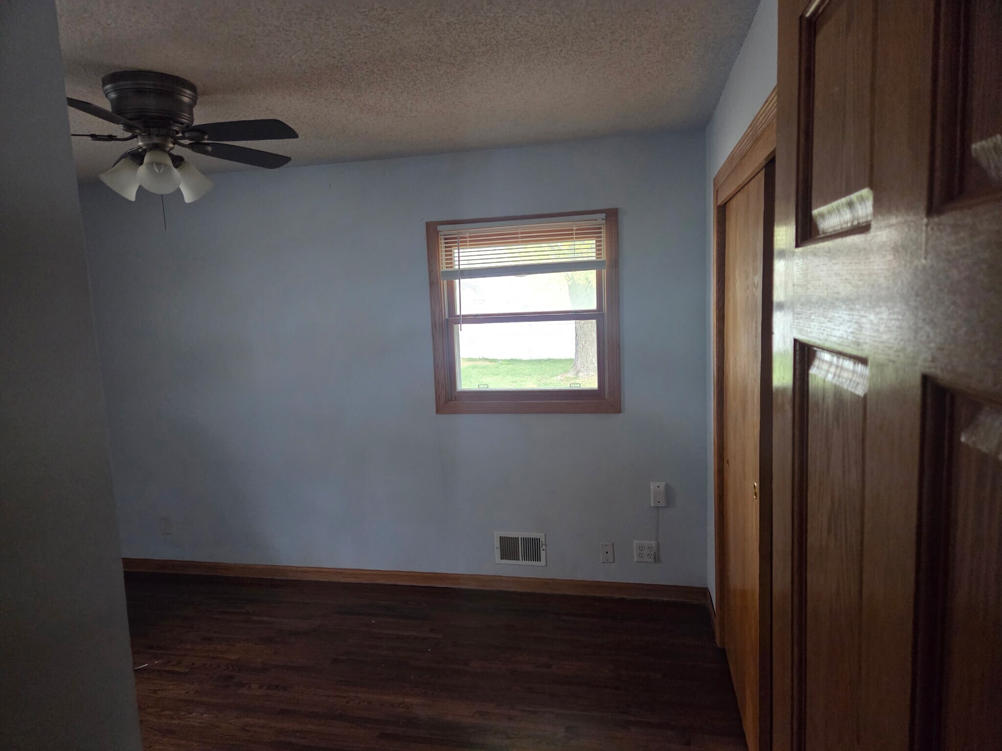 Building Photo - 4573 Main St NE