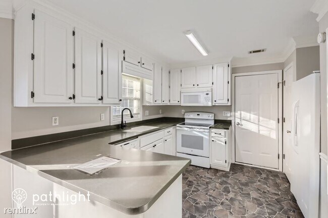Building Photo - 40 Acorn Way UNIT