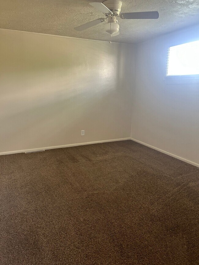 Building Photo - 98 E 1500 S