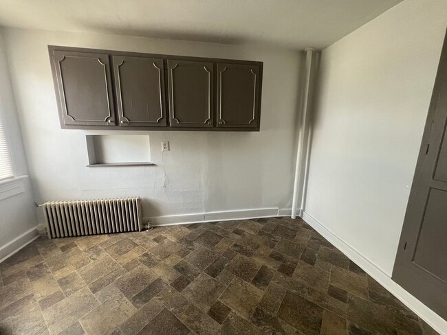 Building Photo - 1221 E Philadelphia St