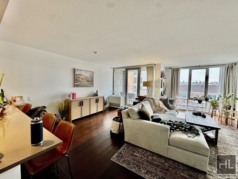 Building Photo - 37 STREET