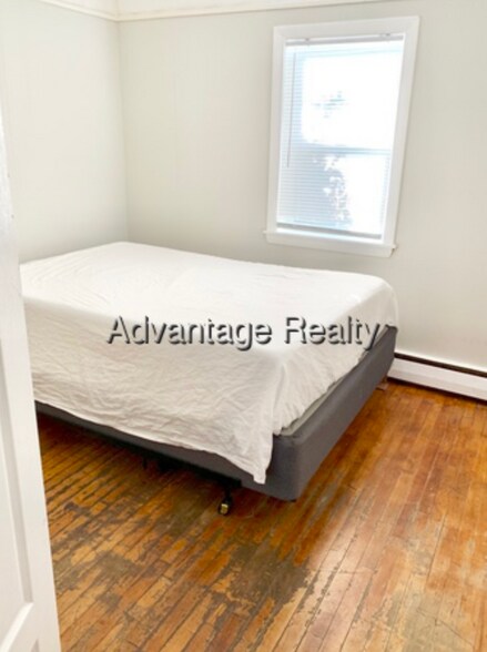 Building Photo - 10 4th Street Pl