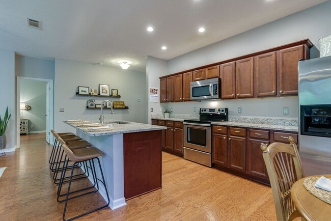 Building Photo - 3 Bed, 2 Bath One Level Home w/ Hardwood T...