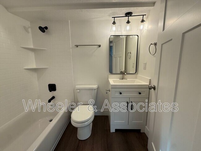 Building Photo - 3718-3718 Brinker Ave