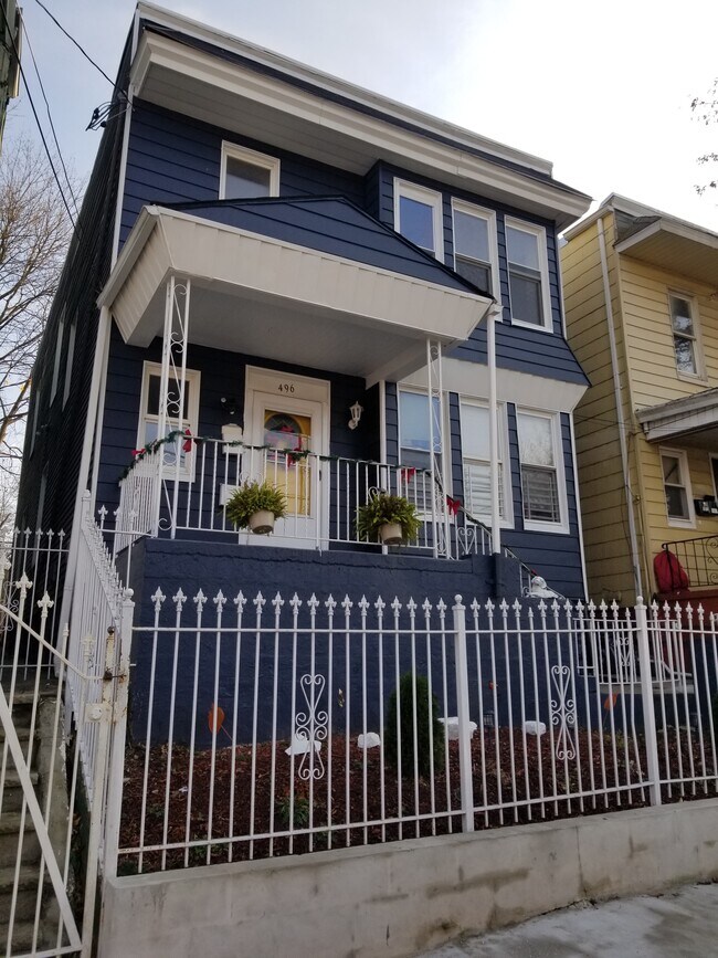 Building Photo - 496 21st St