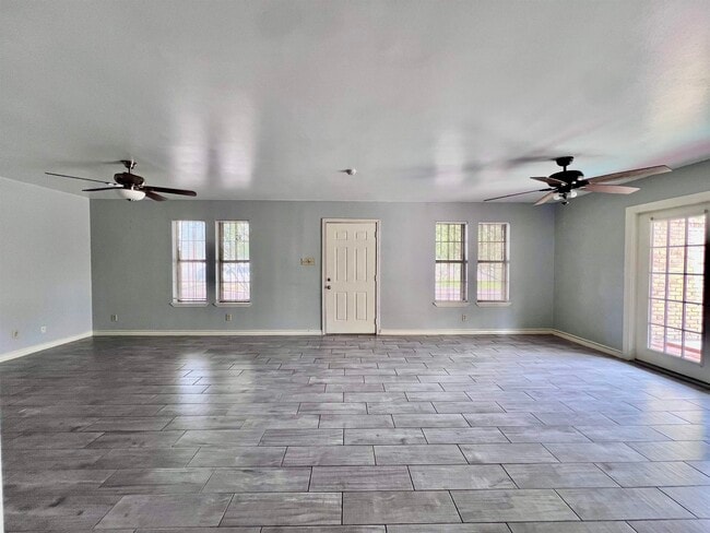 Building Photo - 207 Martingale