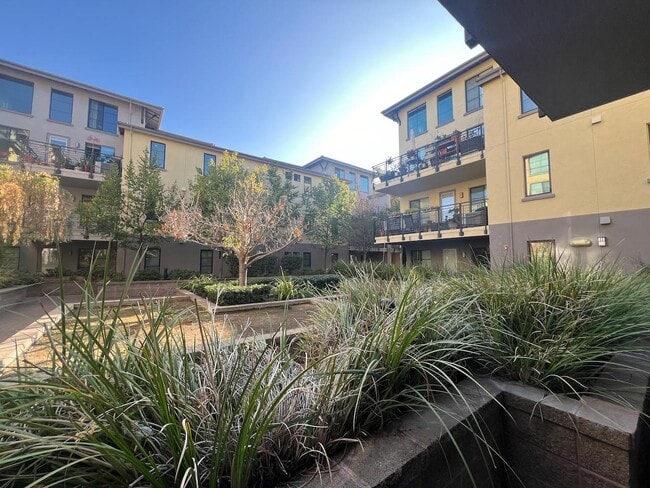 Building Photo - 800 N 8th St