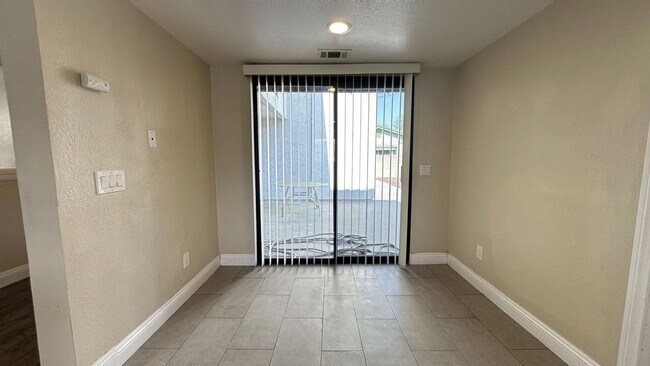 Building Photo - Custom Built 5 Bedroom 3 Bathroom Home in ...