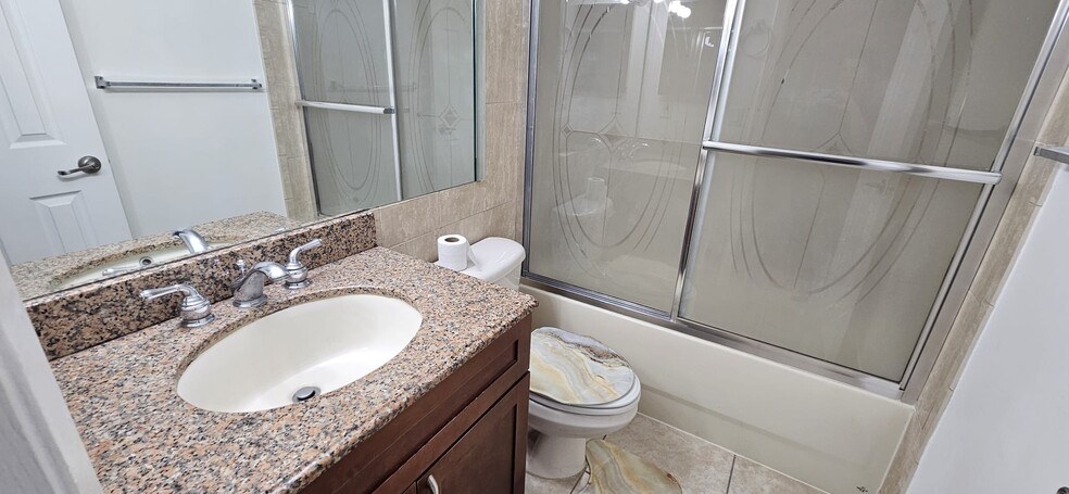 Building Photo - 2542 Riverside Dr