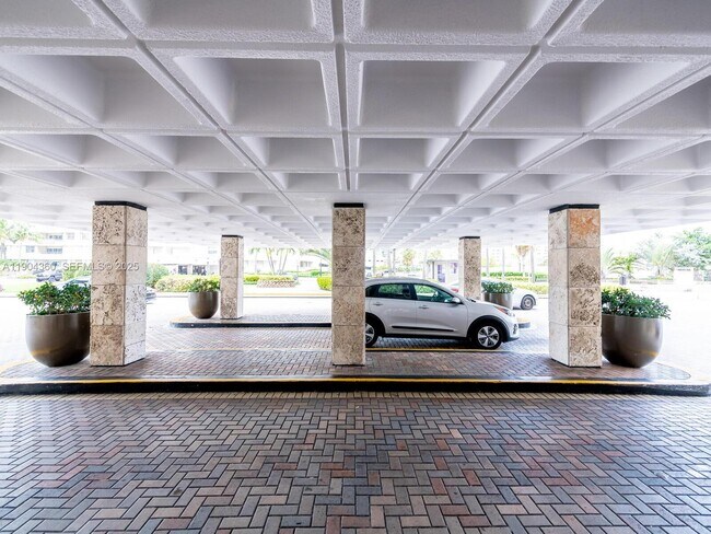 Building Photo - 1985 S Ocean Dr