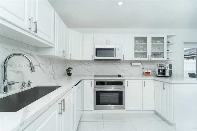 Building Photo - 1025 NW 128th Ct