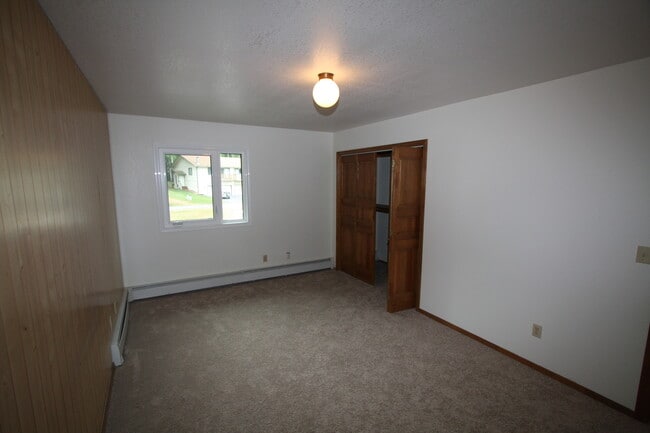 Building Photo - 3 Bedroom Townhome in Eagle River w/ Fence...