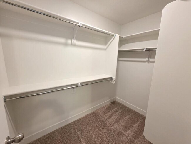 Building Photo - 946 W 600 S