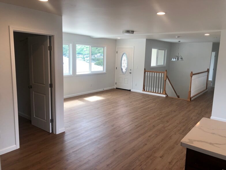 Building Photo - 2052 10th Ave