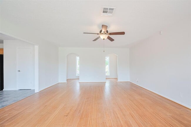 Building Photo - 5115 Kingfisher Dr
