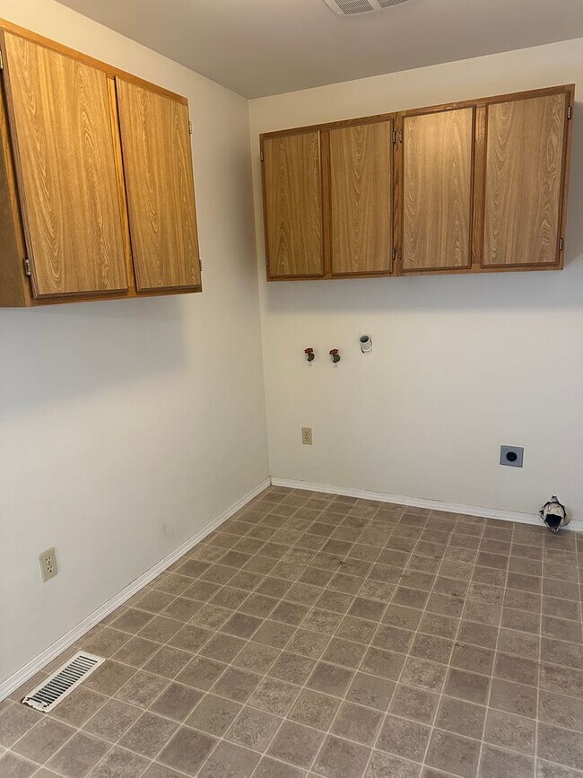 Building Photo - 2 Bedroom 2 Bathroom Home for Rent