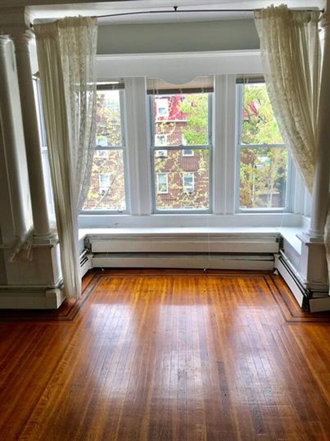 Primary Photo - 301 E 33rd St