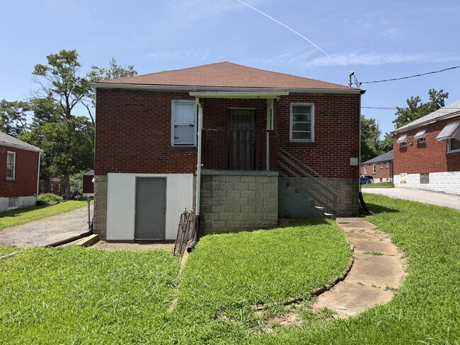 Building Photo - 5324 Fletcher St
