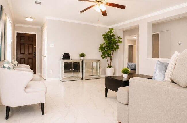 Building Photo - 8515 Westknoll Ln