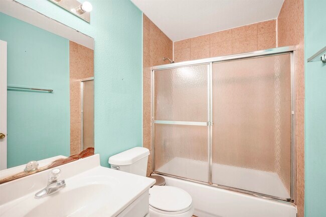 Building Photo - 2122 Mallorca Dr