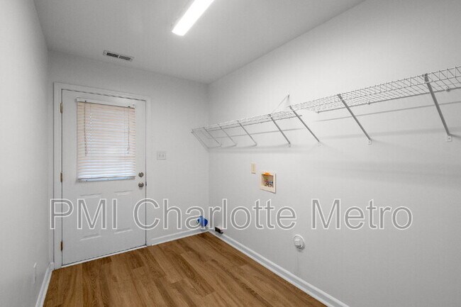 Building Photo - 9707 Mallard Glen Dr